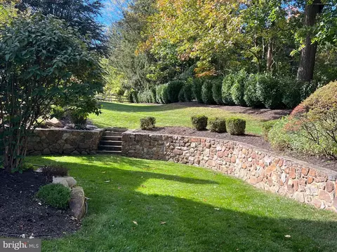 Exterior - 287 Stonegate Dr, Devon, PA 19333 photo 5 of 6