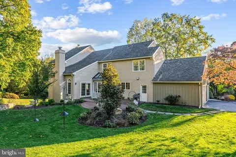 Exterior - 287 Stonegate Dr, Devon, PA 19333 photo 4 of 6