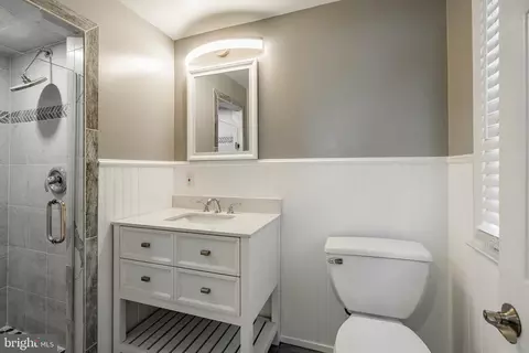 Bath - 657 Walker Rd, Wayne, PA 19087 photo 2 of 6
