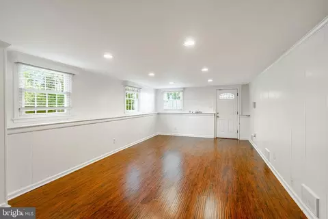 Living - 657 Walker Rd, Wayne, PA 19087 photo 2 of 6