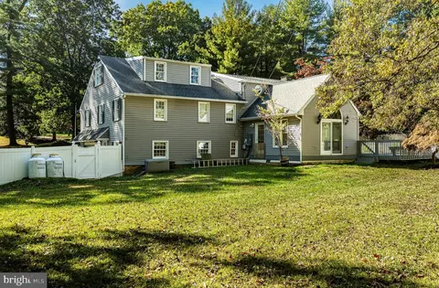 Exterior - 657 Walker Rd, Wayne, PA 19087 photo 15 of 16