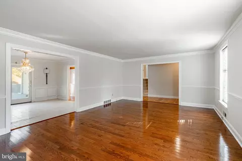 Living - 657 Walker Rd, Wayne, PA 19087 photo 4 of 6