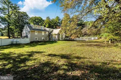 Exterior - 657 Walker Rd, Wayne, PA 19087 photo 14 of 16