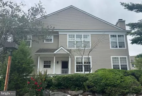 128 Stewarts Ct #806, Phoenixville, PA 19460