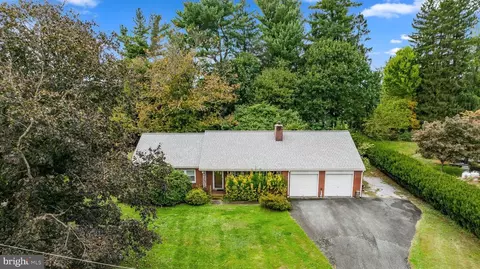 1384 Faucett Dr, West Chester, PA 19382