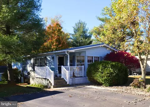 10 Ashwood Dr, Spring City, PA 19475