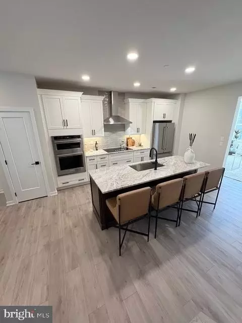 16 Grayson Ln, Downingtown, PA 19335