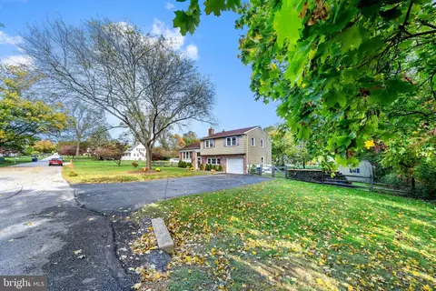 201 Seal Ln, West Chester, PA 19380
