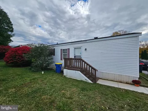 24 Erica Cir, Honey Brook, PA 19344