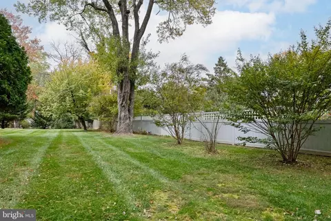 Exterior - 1014 Townsend Cir, Wayne, PA 19087 photo 10 of 10
