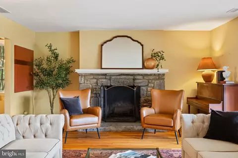 Living - 1014 Townsend Cir, Wayne, PA 19087 photo 1 of 11