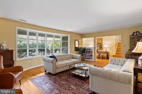 Living - 1014 Townsend Cir, Wayne, PA 19087 photo 7 of 11