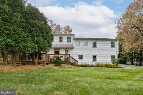 Exterior - 1014 Townsend Cir, Wayne, PA 19087 photo 9 of 10