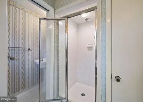Bath - 1014 Townsend Cir, Wayne, PA 19087 photo 2 of 4