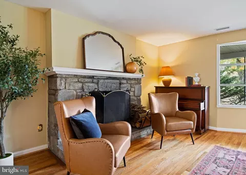 Living - 1014 Townsend Cir, Wayne, PA 19087 photo 5 of 11