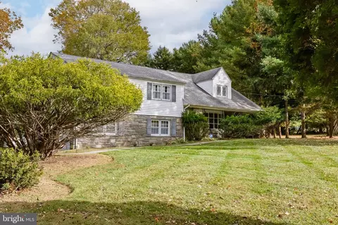 Exterior - 1014 Townsend Cir, Wayne, PA 19087 photo 2 of 10