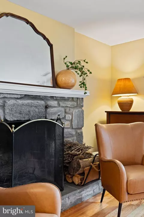 Living - 1014 Townsend Cir, Wayne, PA 19087 photo 6 of 11