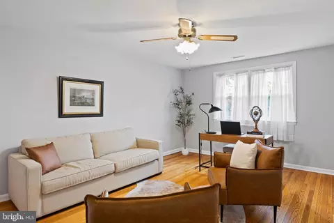 Living - 1014 Townsend Cir, Wayne, PA 19087 photo 11 of 11