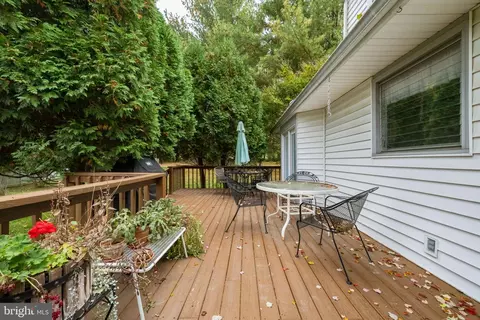 Exterior - 1014 Townsend Cir, Wayne, PA 19087 photo 7 of 10