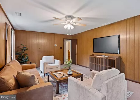Living - 1014 Townsend Cir, Wayne, PA 19087 photo 10 of 11