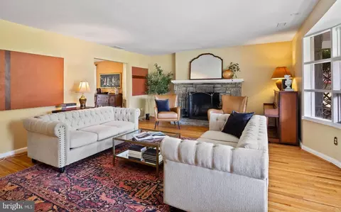 Living - 1014 Townsend Cir, Wayne, PA 19087 photo 3 of 11
