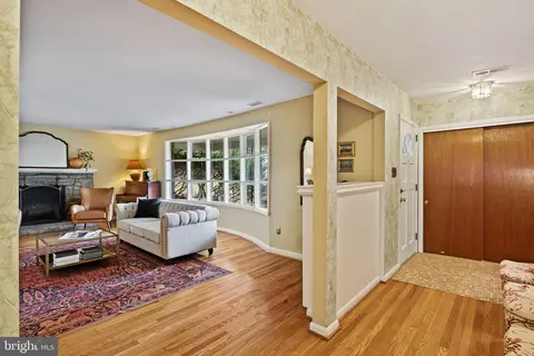 Entry Way - 1014 Townsend Cir, Wayne, PA 19087 photo 2 of 8
