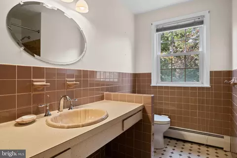 Bath - 1014 Townsend Cir, Wayne, PA 19087 photo 4 of 4