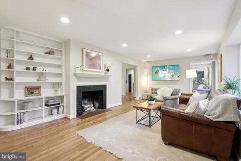 Living - 130 Devonwood Ln, Devon, PA 19333 photo 1 of 1
