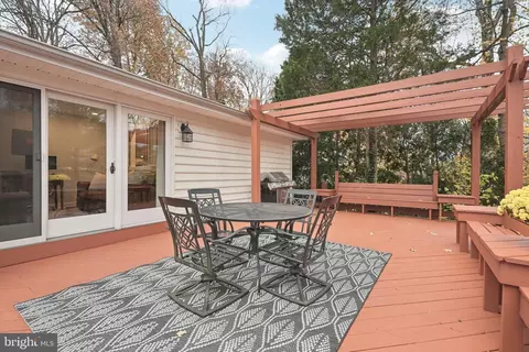 Exterior - 130 Devonwood Ln, Devon, PA 19333 photo 2 of 3