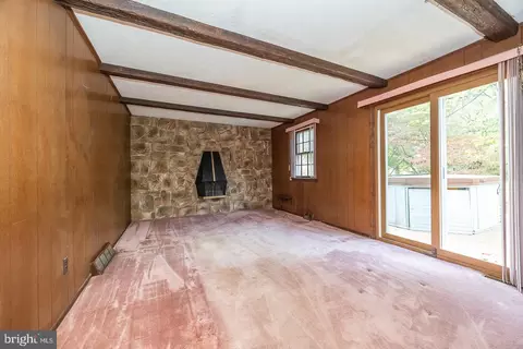 Living - 324 Conner Dr, Exton, PA 19341 photo 4 of 4