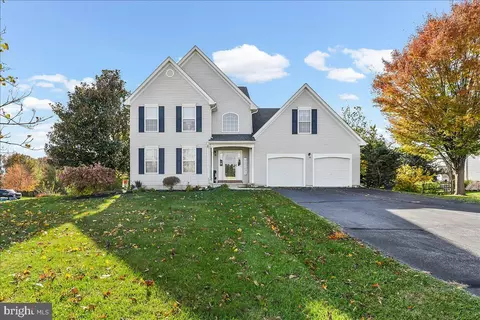 901 Old Library Ln, Oxford, PA 19363