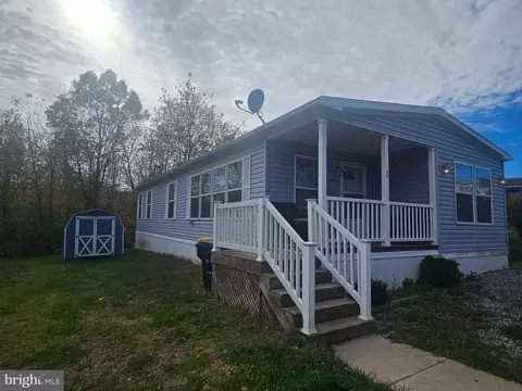 98 Erica Cir, Honey Brook, PA 19344