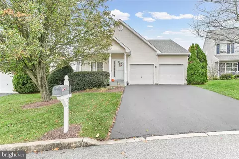 453 E Glenview Dr, West Grove, PA 19390