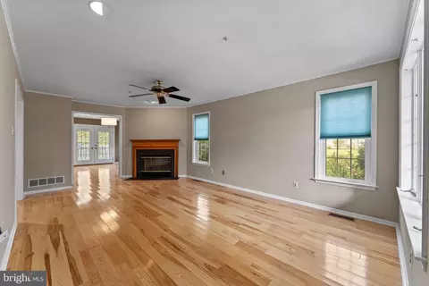 Living - 577 Pewter Dr, Exton, PA 19341 photo 2 of 3