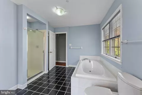 Bath - 577 Pewter Dr, Exton, PA 19341 photo 3 of 4