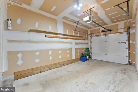 Entry Way - 577 Pewter Dr, Exton, PA 19341 photo 4 of 4