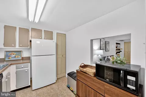Kitchen - 363 Old Forge Xing #363, Devon, PA 19333 photo 3 of 3