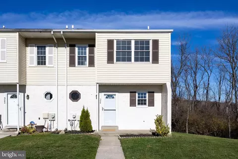 320 Carlyn Ct, Downingtown, PA 19335
