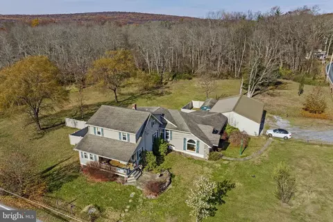 451 Pine Swamp Rd, Elverson, PA 19520