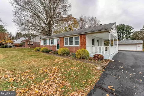 448 Schoolhouse Rd, Pottstown, PA 19465