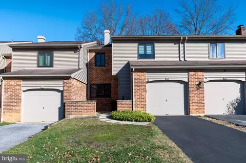204 Camsten Ct, Chesterbrook, PA 19087