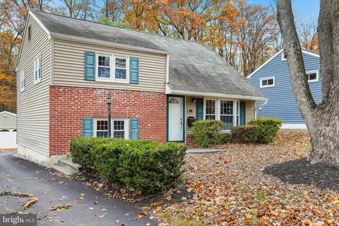32 Greentree Ln, Malvern, PA 19355