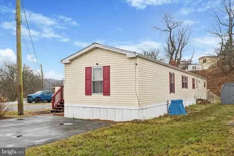 141 Penn Dr, Coatesville, PA 19320