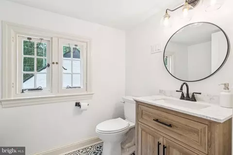 Bath - 443 Homestead Rd, Wayne, PA 19087 photo 4 of 5