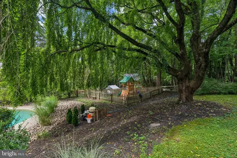 Exterior - 443 Homestead Rd, Wayne, PA 19087 photo 9 of 13