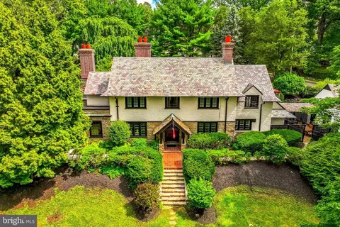 Exterior - 443 Homestead Rd, Wayne, PA 19087 photo 3 of 13