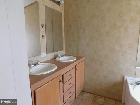 211 Michael Rd, Honey Brook, PA 19344