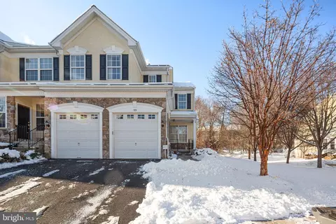 99 Longview Ln, Newtown Square, PA 19073