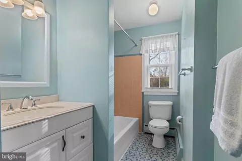 Bath - 320 Landsende Rd, Devon, PA 19333 photo 1 of 1