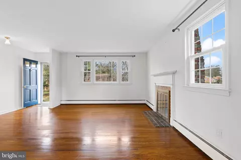 Living - 320 Landsende Rd, Devon, PA 19333 photo 2 of 4